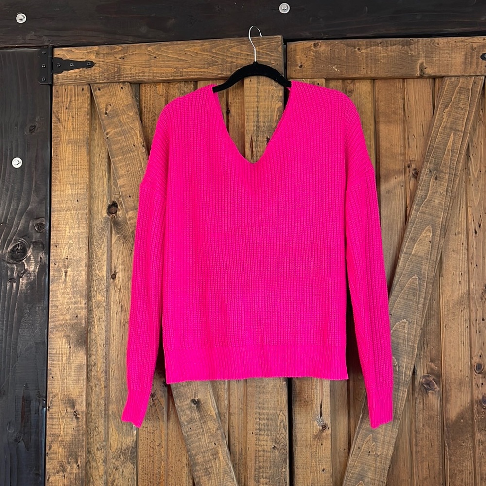 Hot pink twist back thick ribbed knit sweater